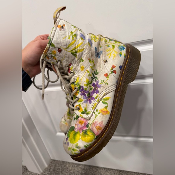 Doc martens women’s Floral Lace-Up Boots size 9 - Picture 6 of 10